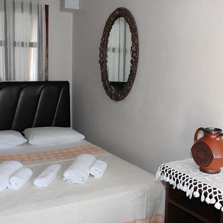 Uysal Pansiyon Bozcaada Oda fotoğraf