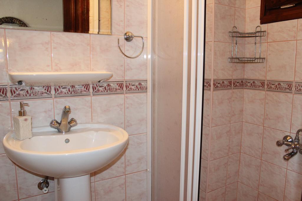 Uysal Pansiyon Bozcaada Oda fotoğraf